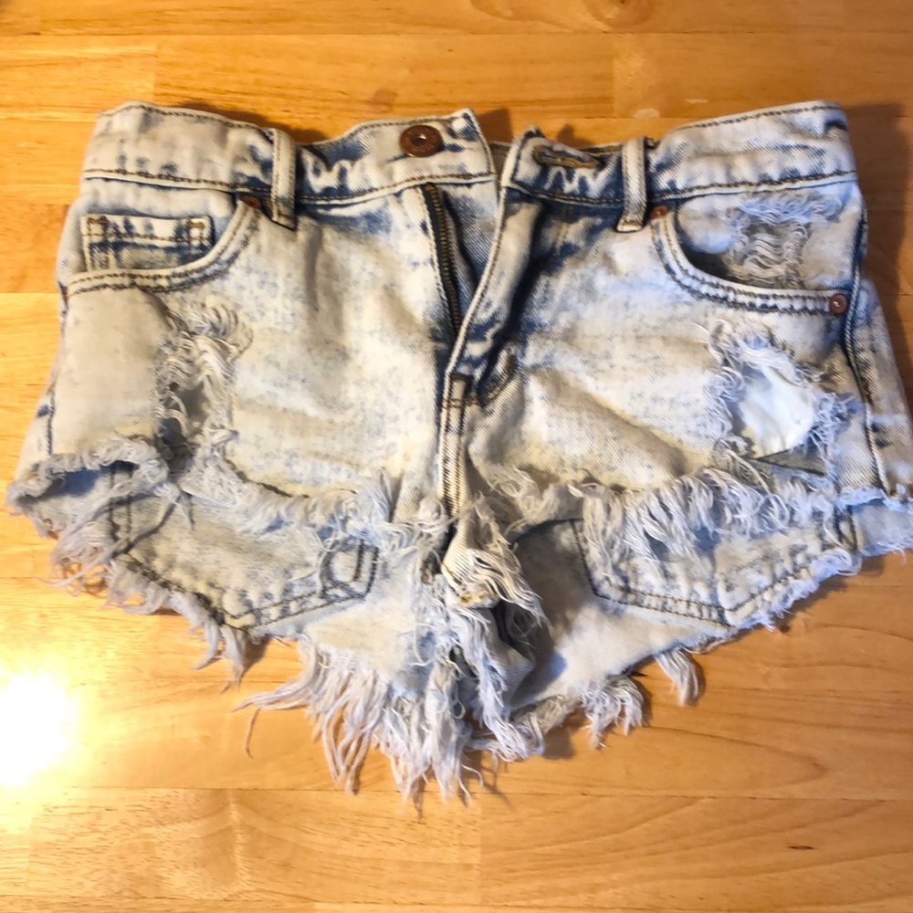 BULLHEAD SZ0 Light Washed Shorts